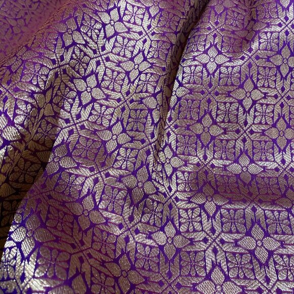 Pink check Indian traditional soft silk saree for women - Picture 8 of 15